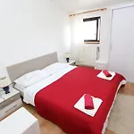 米莱娜公寓 * 罗维尼